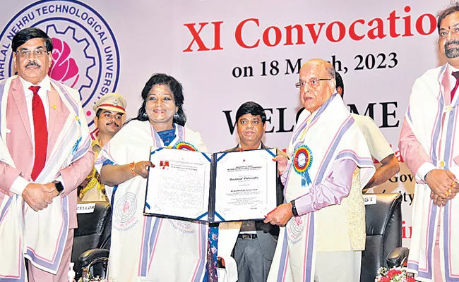 Governor Tamilisai at JNTUH 11th Convocation - Sakshi