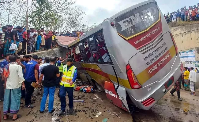 Massive Bus Accident In Bangladesh Near Dhaka - Sakshi