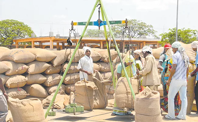 Center green signal for grain collection - Sakshi