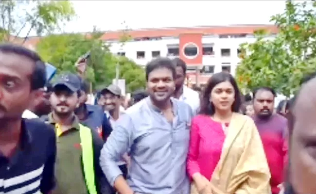 Grand Welcome To Manoj-Mounika Couples At Sri Vidyanikethan College - Sakshi