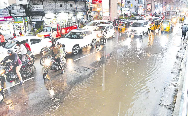 People Suffer With Untimely Rains Telangana Hyderabad Crops Damage - Sakshi