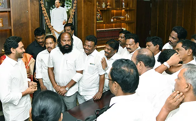 Ysrcp Dalit Mlas Meet Cm Ys Jagan - Sakshi