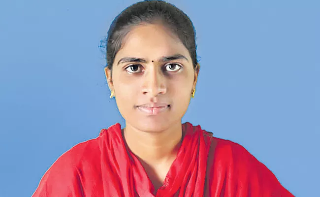 Warangal Woman Died With Depression Over Not Getting Job - Sakshi