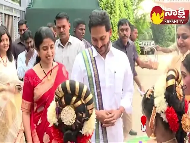 CM Jagan and YS Bharathi Entry at Tadepalli Ugadi Celebrations