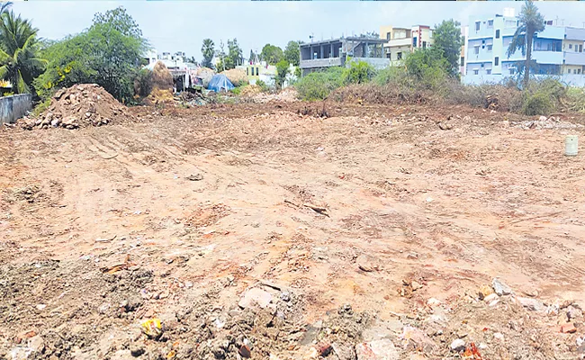 Land grab in Mangalagiri - Sakshi