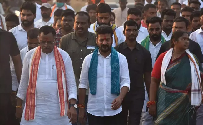 Telangana: Congress Party Leaders Padayatra Confusion Among Haath Se Haath Jodo Yatra - Sakshi