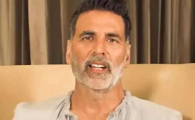 Akshay Kumar injured on sets of Bade Miyan Chote Miyan in Scotland - Sakshi