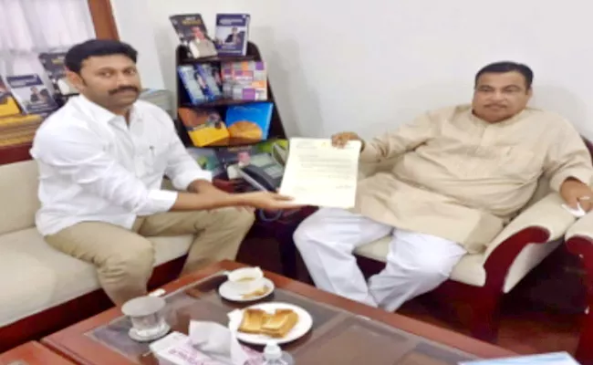 Mp Avinash Reddy Meet Union Minister Nitin Gadkari - Sakshi