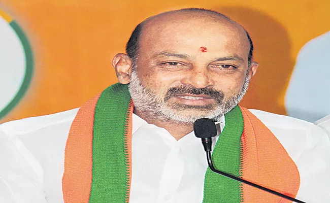 BJP Chief Bandi Sanjay Fires On Telangana CM KCR - Sakshi