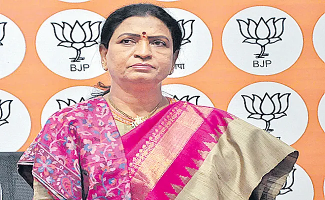 BJP leader DK Aruna Comments On Kalvakuntla Kavitha - Sakshi