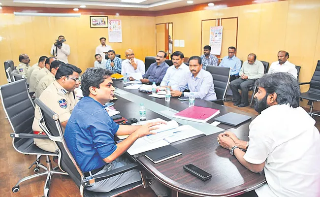 Book cases under PD Act against those selling illicit liquor: Srinivas Goud - Sakshi