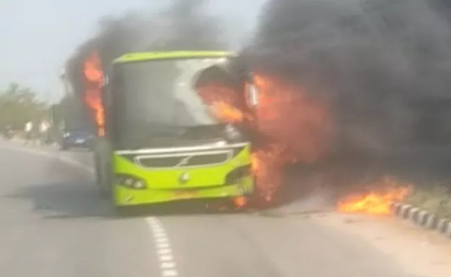 TSRTC Rajdhani Bus Caught Fire In Suryapet District - Sakshi