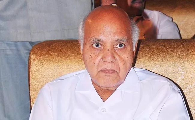 Deputy Cm Narayana Swamy Fires On Eenadu Ramoji Rao - Sakshi