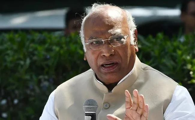 New Delhhi: Mallikarjun Kharge Slams Pm Modi Over ‘corrupt Coming Together’ - Sakshi