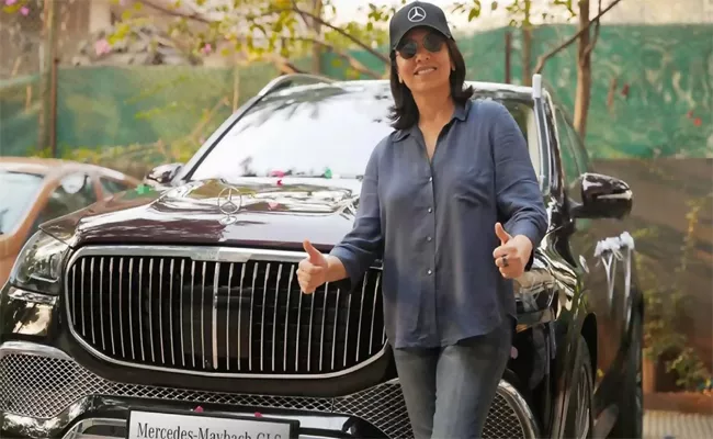 neetu kapoor buys new luxury car - Sakshi