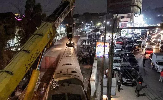 Passenger Train Derailed In Egypt North Cairo - Sakshi