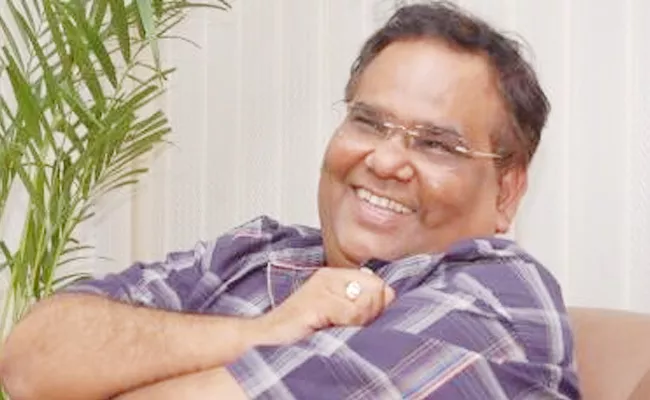 Bollywood Actor Director Satish Kaushik Dies At 67 - Sakshi