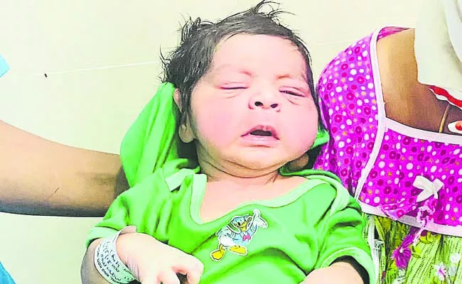 A 4 kg baby boy was born in Kingkothi Hospital - Sakshi