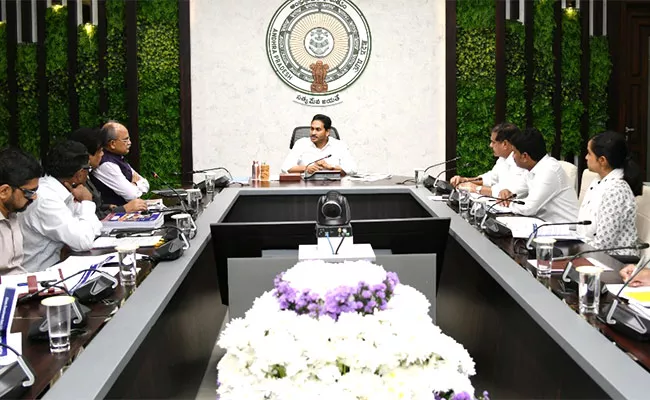 AP CM YS Jagan Review Meeting On Education Department - Sakshi