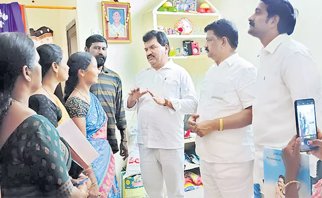 Prasanna Kumar inspected the Tidco houses built in Gaurinagar on Sunday - Sakshi