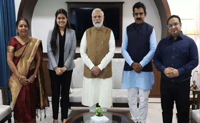 Teen Girl Told To PM Narendra Modi Aim To Become Chief Justice Of India - Sakshi