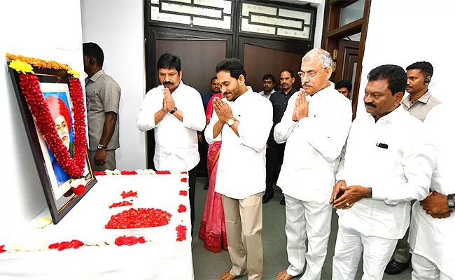 Cm Jagan Tweet On Jyotirao Phule Jayanti - Sakshi