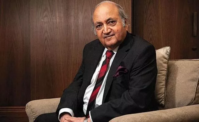 Keshub Mahindra Mahindra and Mahindra former chairman passes away - Sakshi