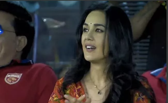  Preity Zintas Reaction To Shubman Gills Wicket During IPL 2023  - Sakshi