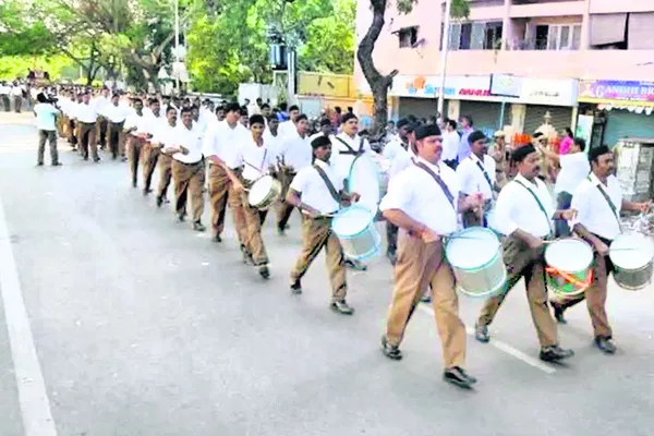 ఆర్‌ఎస్‌ఎస్‌ ర్యాలీ - Sakshi