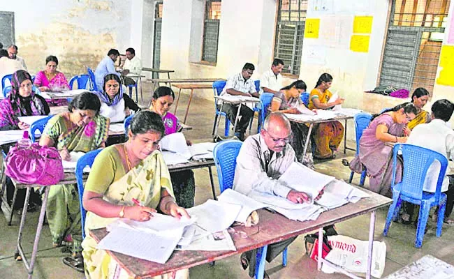 Some teachers do not like the evaluation of answer sheets - Sakshi