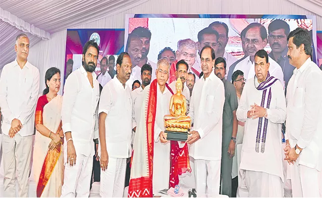 BR Ambedkar Grand Son Prakash Ambedkar Hails Telangana CM KCR - Sakshi