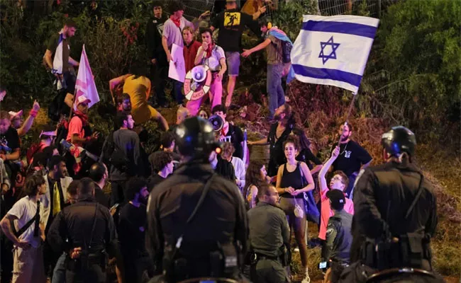 Thousands Of Israelis Take To Streets Again Over Attack On Democracy - Sakshi