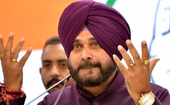 Navjot Singh Sidhu Says Suspicious Man Spotted At His Home - Sakshi