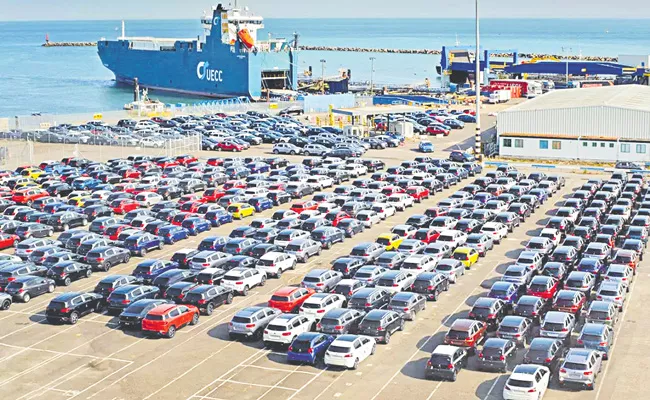 Passenger vehicle exports from India rise 15 pc in FY23 - Sakshi