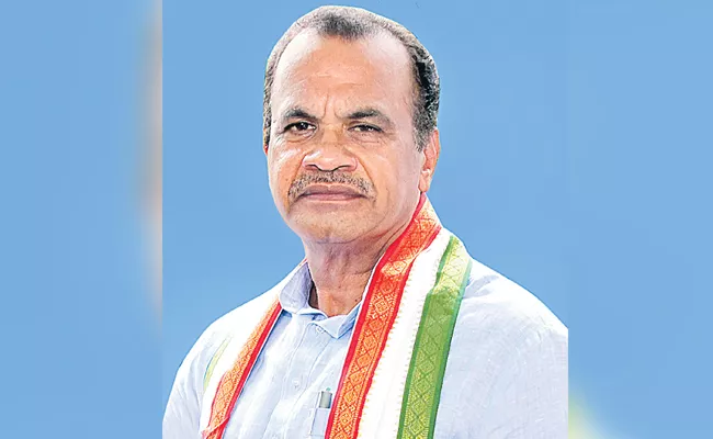 Congress Mp Komatireddy Venkat Reddy Says He Will Adopt Hathvik - Sakshi