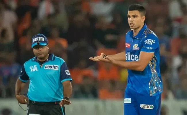 SRH VS MI: Arjun Tendulkar Slams Cameraman For Constantly Pointing Camera At Him - Sakshi