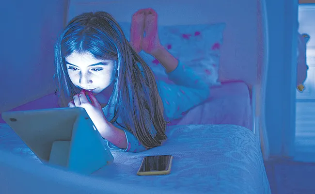 85 pc Indian parents worry about kids spending excessive screen time during summer vacations - Sakshi