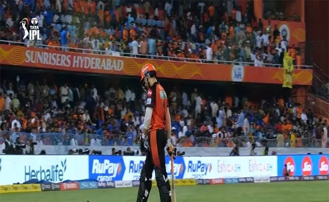 IPl 2023  SRH vs MI: Fans trolls sunrisers batter Abdul Samad - Sakshi