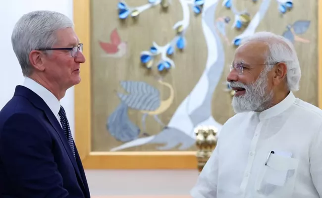 Before Delhi Store Launch Apple CEO Tim Cook Meets PM Modi - Sakshi