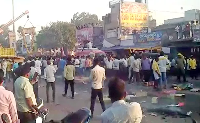 Tdp Activists Overaction In Lokesh Yatra In Sri Sathya Sai District - Sakshi