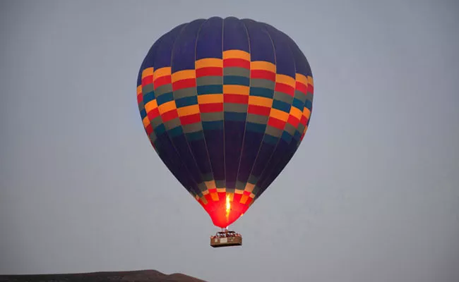 Viral Video: Hot Air Balloon Catches Fire Mid Air In Mexico - Sakshi