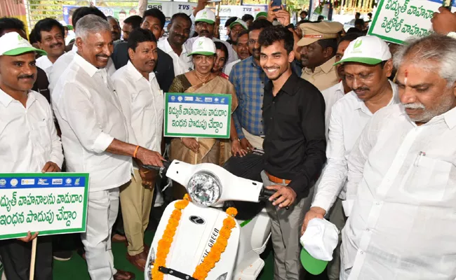 Electric Revolution in Andhra Pradesh100 more charging stations says Peddireddy - Sakshi