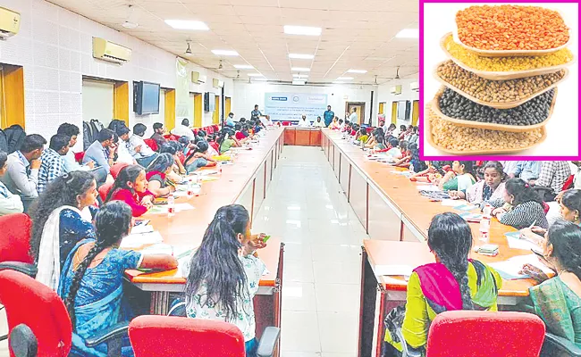 Millet outlets with 100 women - Sakshi