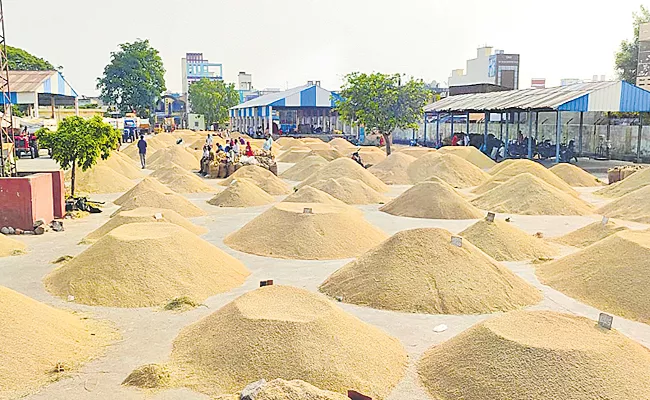 Grain arrived at Suryapet market yard on Friday - Sakshi