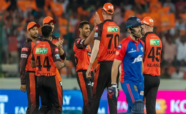 Bhuvneshwar become 2nd bowler Dismissing most batters for ducks in IPL - Sakshi