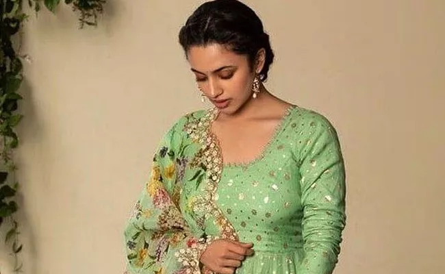 Malavika Nair In Green Dress Look At Her Stunning Pics - Sakshi