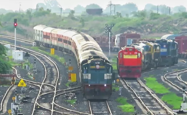 Maharashtra purna juction see the train moving like a snake viral video - Sakshi