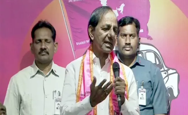 CM KCR Warning To Sitting MLAs At Party Foundation Day Meeting - Sakshi