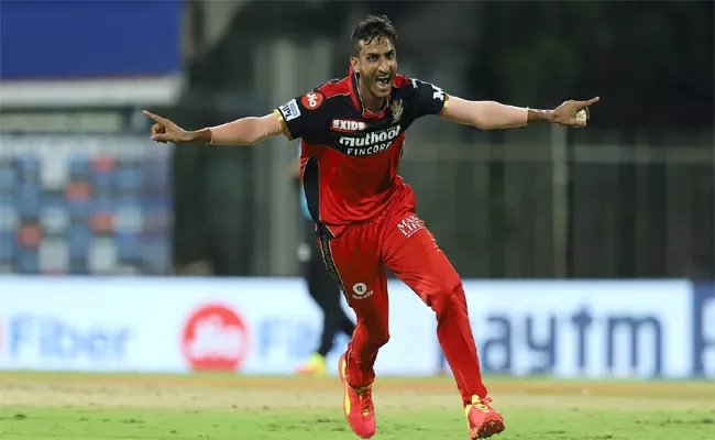 RCB Fans Slams Shahbaz Ahmed For Poor Form In IPL 2023 - Sakshi