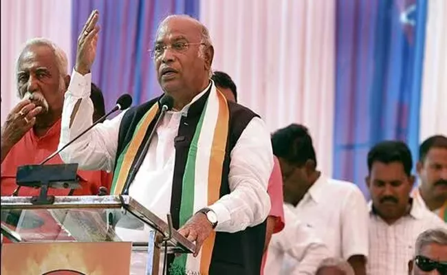 Karnataka assembly election 2023: Mallikarjun Kharge clarifies after PM Modi like a poisonous snake - Sakshi